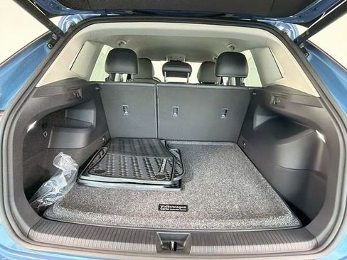 Used 2025 Volkswagen Tiguan SE FWD image 28