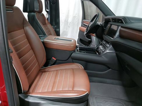 Used 2024 GMC Yukon Denali Ultimate AWD/4WD image 10