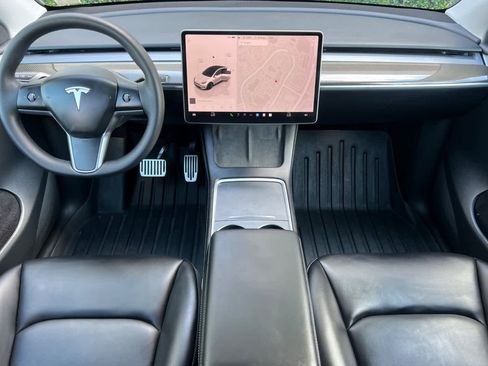 Used 2023 Tesla Model Y Long Range AWD/4WD image 3