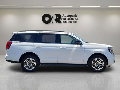 Used 2025 Ford Expedition Active AWD/4WD image 6