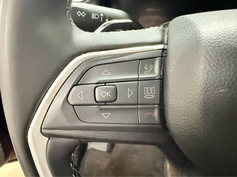 Used 2024 Jeep Grand Cherokee Laredo AWD/4WD image 19