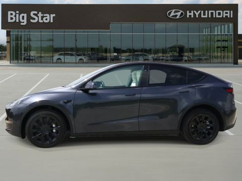 Used 2024 Tesla Model Y Long Range AWD/4WD image 2