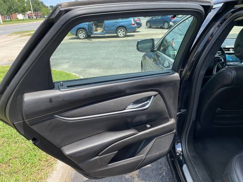 Used 2014 Cadillac XTS w/ Rear Seat Comfort Package image 23