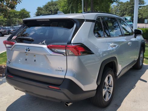 Used 2024 Toyota RAV4 LE AWD/4WD image 10
