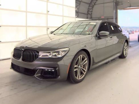 Used 2018 BMW 750i xDrive AWD/4WD image 1