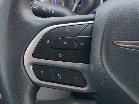 Used 2023 Chrysler Voyager LX image 28