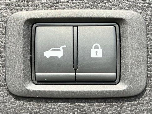 Used 2024 Mitsubishi Outlander SE image 38