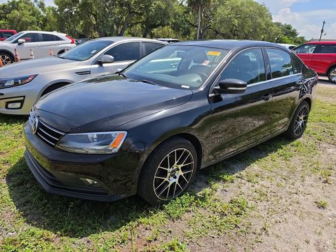 Used 2015 Volkswagen Jetta SE FWD image 2