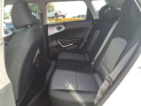 Used 2023 Kia Soul S image 14