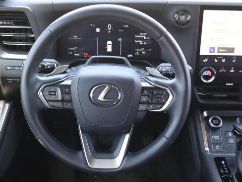 Used 2025 Lexus GX 550 w/ Accessory Package (2T) AWD/4WD image 16