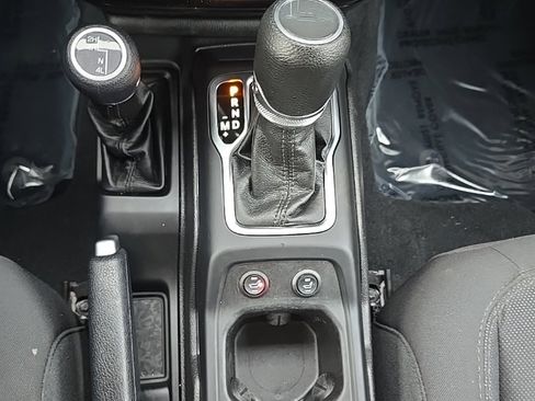 Certified 2023 Jeep Gladiator Willys image 32