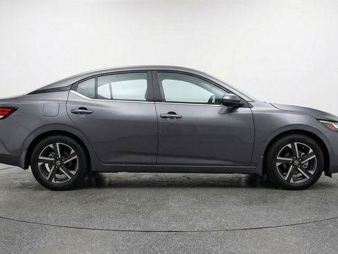 Used 2025 Nissan Sentra SV FWD image 11