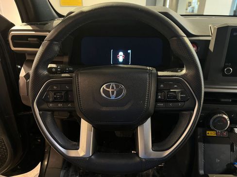 Used 2025 Toyota 4Runner TRD Off-Road image 29