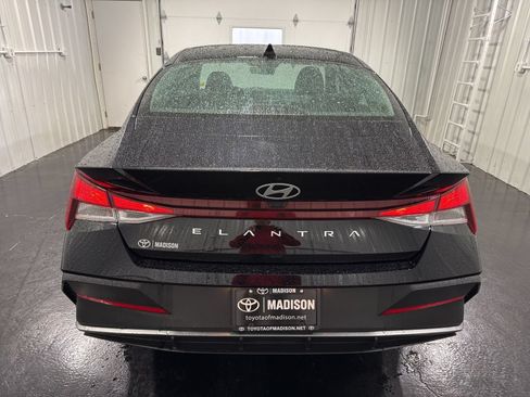 Used 2024 Hyundai Elantra SEL FWD image 38