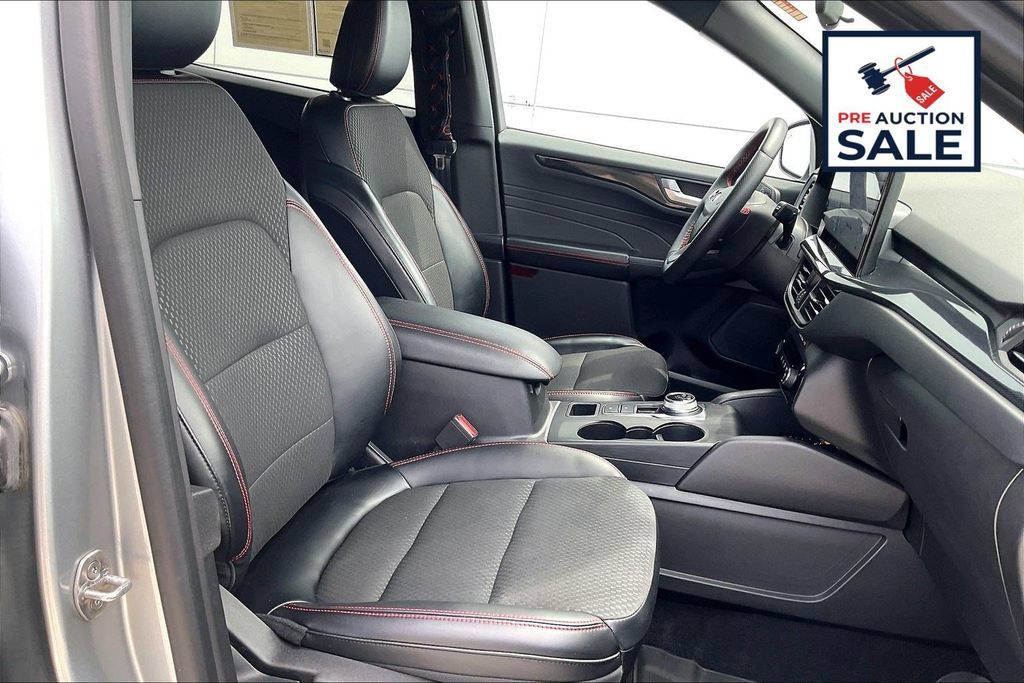 Used 2024 Ford Escape ST-Line w/ Tech Pack #1 AWD/4WD image 7