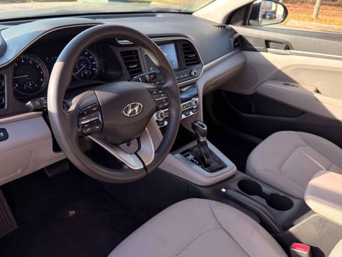 Used 2020 Hyundai Elantra SEL image 16