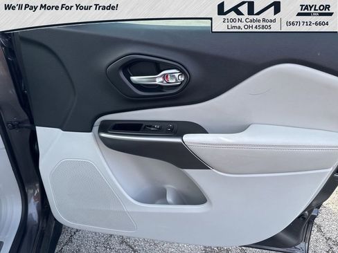 Used 2019 Jeep Cherokee Limited w/ Technology Group image 27