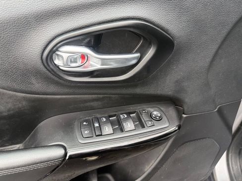 Used 2021 Jeep Cherokee Latitude Plus AWD/4WD image 12