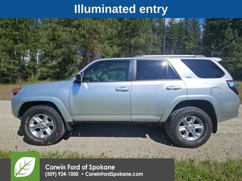Used 2021 Toyota 4Runner SR5 AWD/4WD image 7