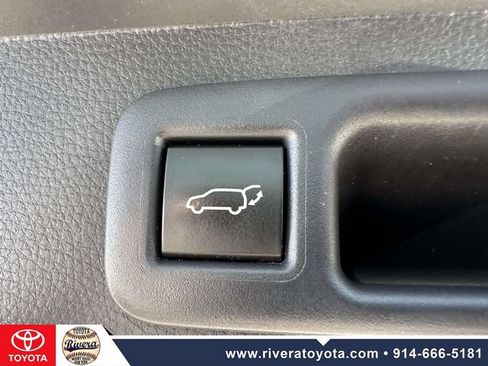 Used 2023 Toyota Highlander XLE AWD/4WD image 15
