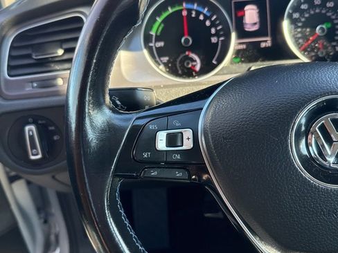 Used 2015 Volkswagen e-Golf SEL Premium image 32