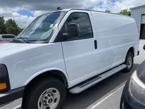Used 2024 GMC Savana 2500 w/ Driver Convenience Package RWD image 4