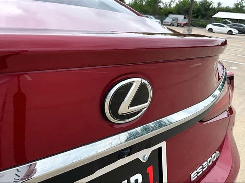 Used 2025 Lexus ES 300h w/ Premium Package image 31