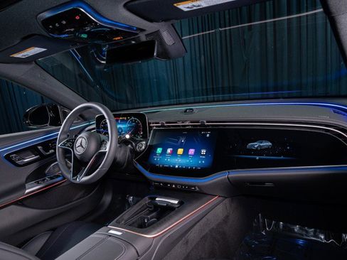 New 2026 Mercedes-Benz E 450 4MATIC Sedan image 4
