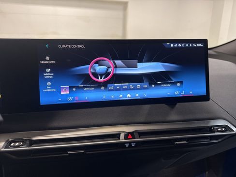 Used 2025 BMW iX xDrive50 w/ Premium Package image 19