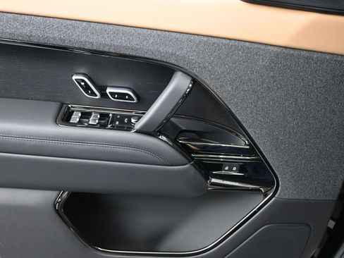 Used 2025 Land Rover Range Rover Sport Dynamic SE image 12