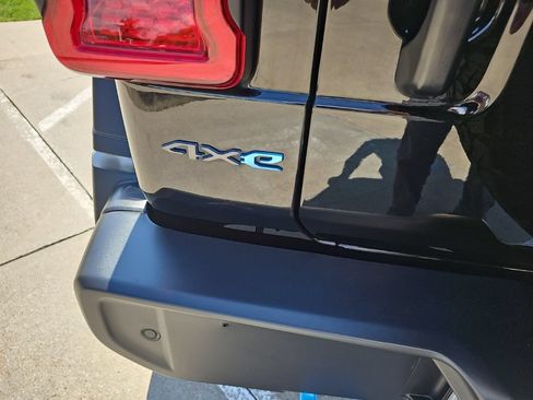 Certified 2024 Jeep Wrangler Unlimited Rubicon 4xe w/ Technology Group AWD/4WD image 18