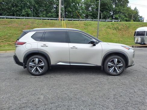Used 2021 Nissan Rogue Platinum AWD/4WD image 2