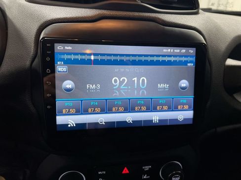 Used 2018 Jeep Renegade Limited w/ Advanced Technology Group FWD image 14