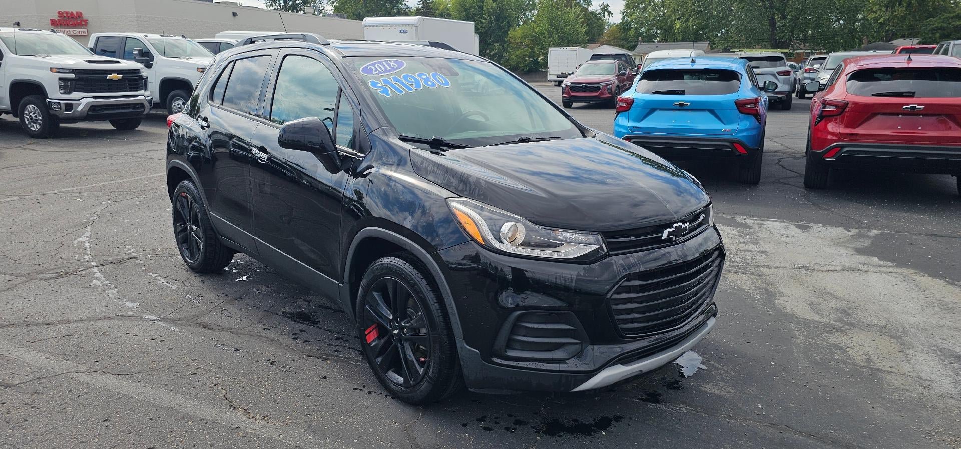 Used 2018 Chevrolet Trax LT w/ Sun & Sound Package FWD image 1