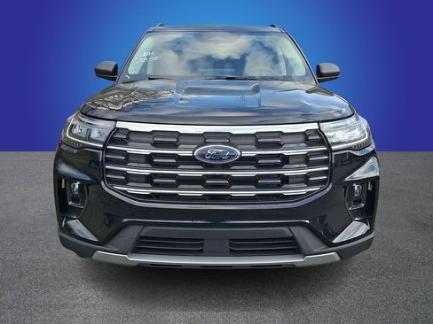 Used 2025 Ford Explorer Active w/ Active Comfort Package AWD/4WD image 2