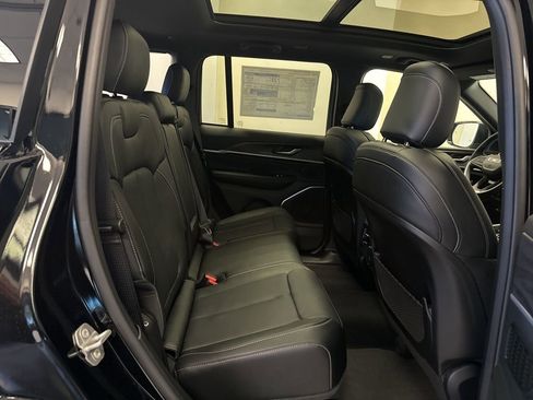 New 2026 Jeep Grand Cherokee Limited AWD/4WD image 40