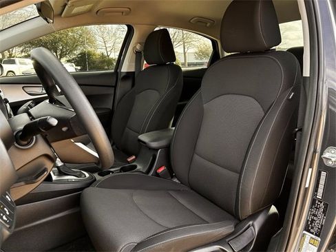 Used 2024 Kia Forte LXS w/ LXS Technology Package image 28