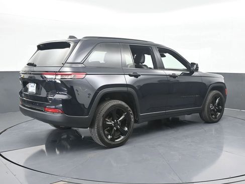Used 2024 Jeep Grand Cherokee Limited w/ Black Appearance Package image 6