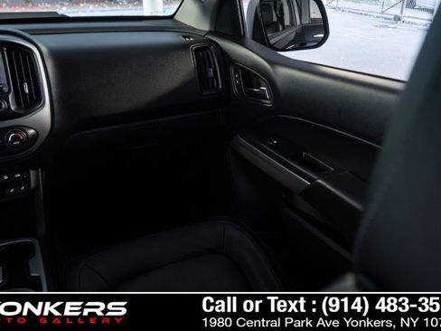 Used 2019 Chevrolet Colorado ZR2 w/ ZR2 Midnight Special Edition AWD/4WD image 37