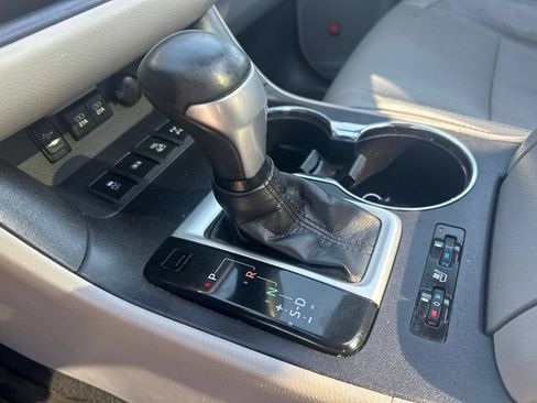 Used 2018 Toyota Highlander Limited Platinum w/ Carpet Mat Package (TMS) AWD/4WD image 38