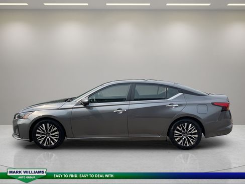 Used 2023 Nissan Altima 2.5 SV w/ SV Premium Package FWD image 4