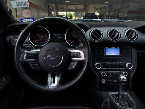 Used 2019 Ford Mustang Coupe RWD image 12
