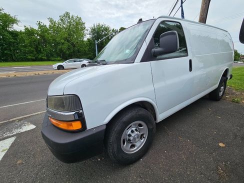 Used 2023 Chevrolet Express 3500 w/ Driver Convenience Package RWD image 2