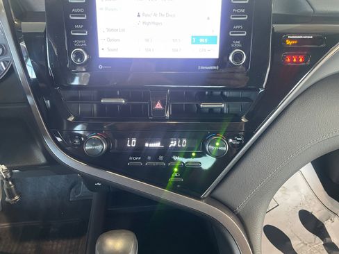 Used 2023 Toyota Camry SE image 11