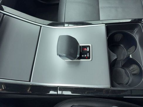 Used 2025 Land Rover Range Rover Velar Dynamic SE image 34