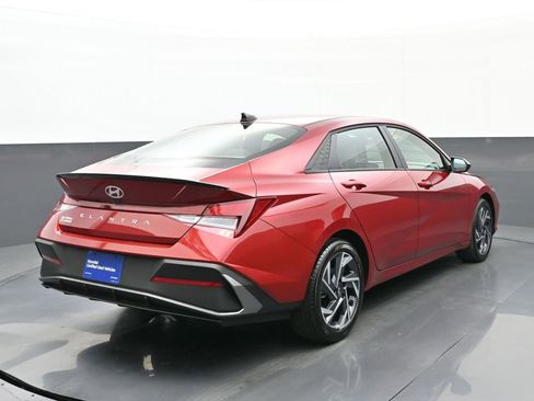 Certified 2025 Hyundai Elantra Sport image 4