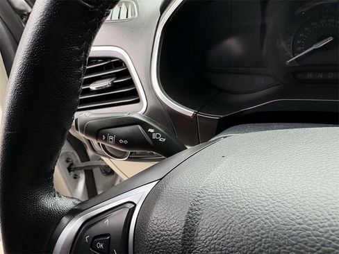 Used 2019 Ford Edge Titanium image 35