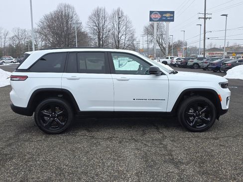 Certified 2025 Jeep Grand Cherokee Altitude image 18