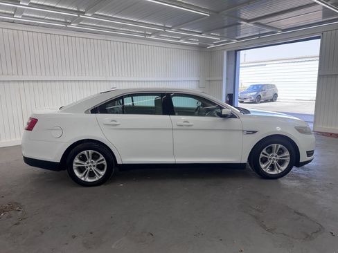 Used 2015 Ford Taurus SEL FWD image 4