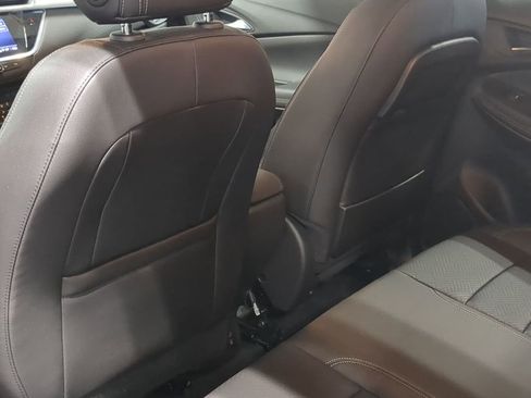 Used 2023 Buick Encore GX Essence image 25